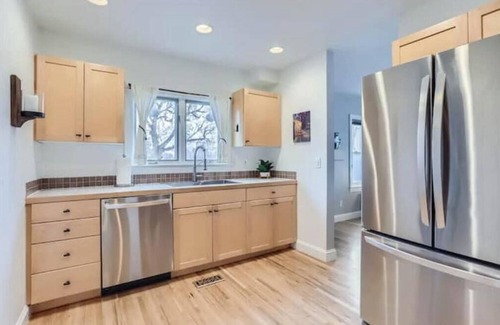 Mapleton Hill House | Charming 3-BDR Cottage: Downtown Boulder