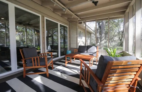 MLK House | Charming 3-BDR East Austin Retreat with Spacious Backyard