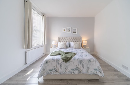 Southend-on-Sea Apartment | Charming 3-Bed Apartment in South end on sea