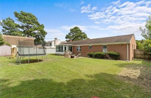 Portsmouth House | Charming 3-Bed Brick Home with Sunroom & Fireplace
