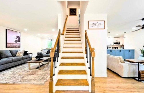 Mableton House | Charming 3 Bed Bungalow Family Retreat: Sleeps 6