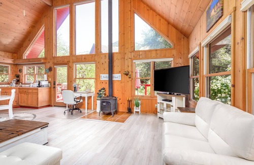 Three Rivers Cabin | Charming 3-bed cabin in amazing Three Rivers with AC, Wi-Fi