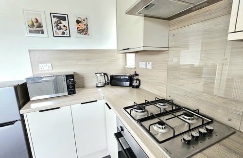 Glasgow House | Charming 3-Bed Oasis-free parking