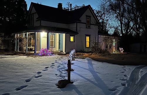Southwest Colorado Springs House | Charming 3-bedroom historic home in fantastic Colorado Springs with AC, WiFi