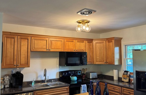 Saratoga Springs House | Charming 3+bedroom house with AC, Fireplace, and WiFi in Saratoga Springs