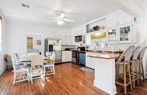 Bay St Louis Cottage | Charming 3-bedroom historic cottage in Bay Saint Louis with public beach access