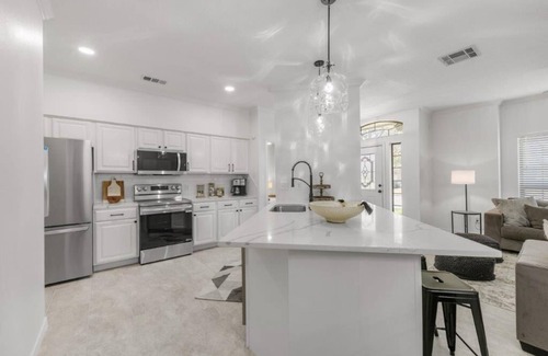 Wellborn House | Charming 3-bedroom townhome with WiFi and AC in College Station