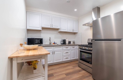Sun Valley House | Charming 3-bedroom house with AC and WiFi in wonderful North Hollywood