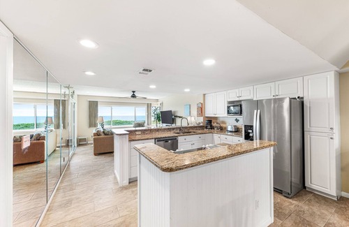 Crescent Beach Condo | Charming 3-bedroom oceanfront condo in beautiful Crescent beach- New Rental!
