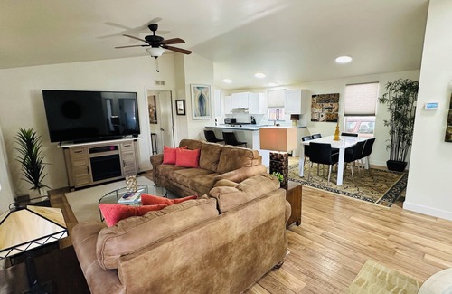Cathedral City House | Charming 3 bedroom mobile home in gated Golf Country Club in Cathedral City