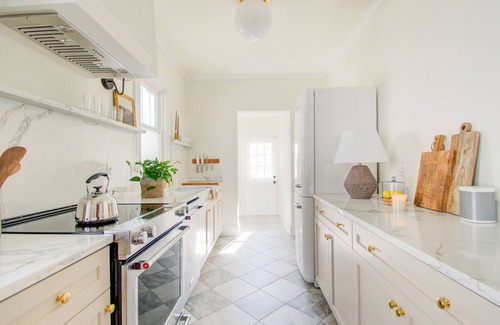 Fredericksburg House | Charming 3-bedroom bungalow with AC, fitness room, WiFi in Fredericksburg