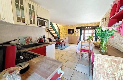 Saint-Cyprien Cottage | Charming 3-bedroom cottage in Saint-Cyprien with summer kitchen