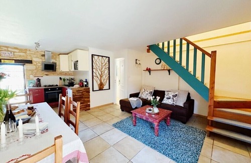 Saint-Cyprien Cottage | Charming 3-bedroom cottage in Saint-Cyprien with summer kitchen