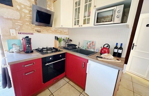 Saint-Cyprien Cottage | Charming 3-bedroom cottage in Saint-Cyprien with summer kitchen