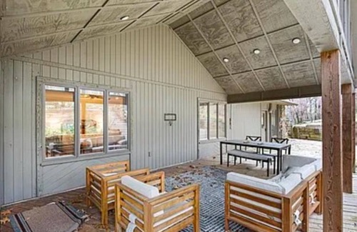 Eden Isle House | Charming 3-bedroom house with WiFi and AC blocks from the Eden Isle Marina!