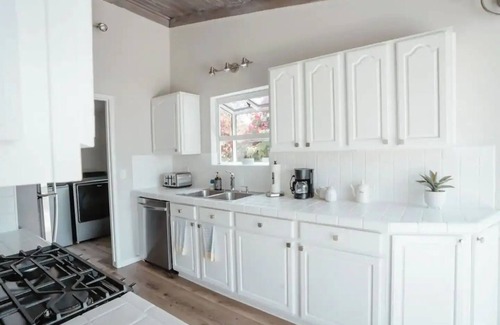 Campanil House | Charming 3 Bedroom House by Hendry's Beach!