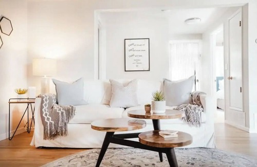 Campanil House | Charming 3 Bedroom House by Hendry's Beach!