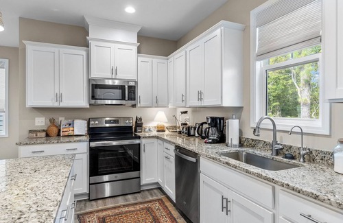 Morehead City House | Charming 3-bedroom/2.5 bath townhome, sleeps 6! Beau Coast Community - New 2022