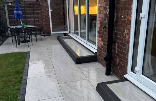 Trafford House | Charming 3-Bedroom, 2 Bathroom home in Urmston, sleeps 5.