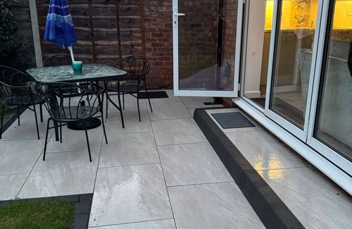 Trafford House | Charming 3-Bedroom, 2 Bathroom home in Urmston, sleeps 5.