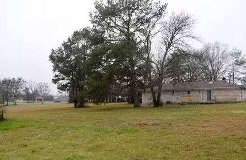 Broken Bow House | Charming 3-bedroom 2-full bathroom house in enchanting Broken Bow with WiFi, AC.