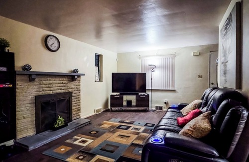 Penn Hills House | Charming 3-bedroom building with fitness room in fabulous Verona