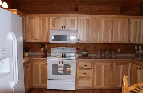 Alpine Cabin | Charming 3 bedroom cabin in the White Mountains, Tal Wi Wi/Alpine with WIFI
