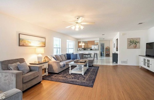 Crystal Shores Cottage | Charming 3-bedroom cottage in fantastic Destin Beach and Pool