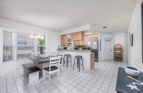 Crystal Shores Cottage | Charming 3-bedroom cottage in fantastic Destin Beach and Pool