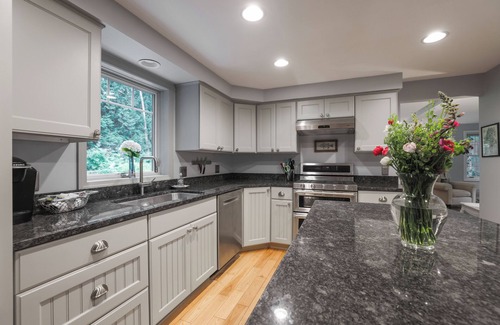 Kennebunk House | Charming 3 bedroom fully equipped house near Dock Square & Mother's Beach