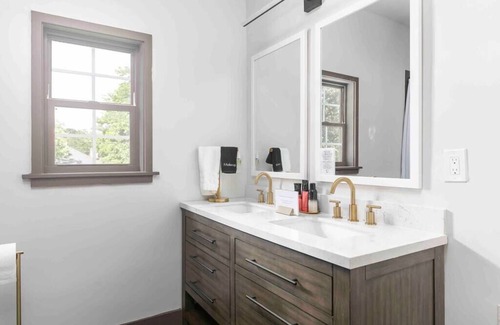 Norwood House | Charming 3 bedroom, Historic Norwood, near it ALL!
