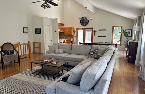 Cloudcroft House | Charming 3-bedroom house in tranquil Cloudcroft with WiFi