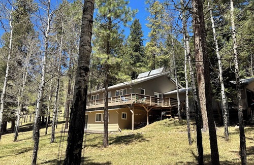 Cloudcroft House | Charming 3-bedroom house in tranquil Cloudcroft with WiFi