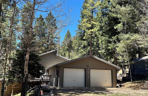 Cloudcroft House | Charming 3-bedroom house in tranquil Cloudcroft with WiFi