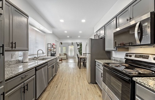 Fort Worth House | Charming 3-bedroom house with WiFi, AC in delightful Fort Worth