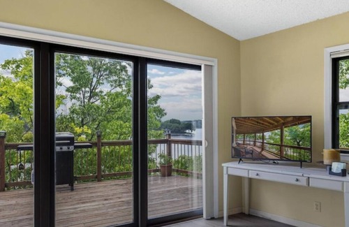 Lake Ozark House | Charming 3-bedroom house with breathtaking views of the Lake of the Ozarks