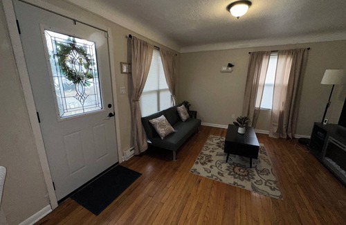 Southfield House | Charming 3-bedroom house with WiFi in welcoming Southfield