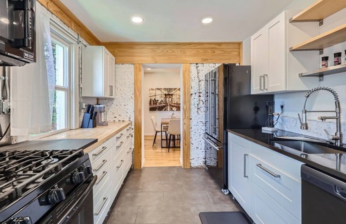 Curtis Park House | Charming 3-bedroom historic duplex in Downtown Denver - Walking to shops & food
