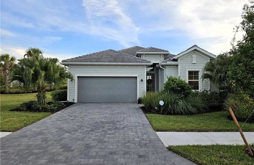 Immokalee House | Charming 3-bedroom house with dedicated office, pool and hot tub in Ave Maria