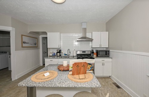 Tremont House | Charming 3-bedroom house with WiFi, AC in fabulous Cleveland