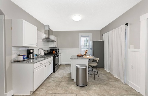 Tremont House | Charming 3-bedroom house with WiFi, AC in fabulous Cleveland
