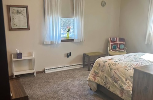 Massillon House | Charming 3-bedroom house with AC and WiFi in Massillon,10 mins from Hall of Fame