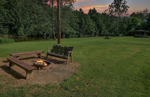 Gaines House | Charming 3-bedroom home w/AC, WiFi, Hot Tub, fitness rm in Gaines on Pinecreek