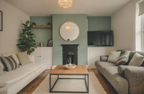 Banbury House | Charming 3 Bedroom Home with Garden in Banbury