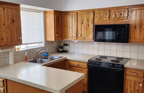 Bullhead City House | Charming 3-bedroom house in delightful Bullhead with WiFi, AC.