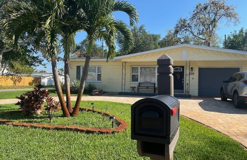 Seminole House | Charming 3-bedroom house in Seminole near Madeira Beach centrally located