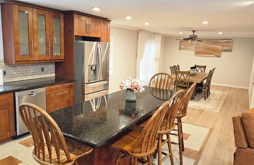 Garland House | Charming 3-bedroom house in Garland with WiFi and AC