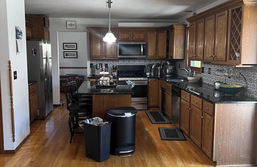 Oshkosh House | Charming 3-bedroom house with WiFi and AC in Oshkosh close to EAA