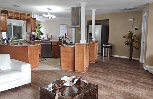 Sebring House | Charming 3-bedroom house with AC and WiFi in phenomenal Sebring