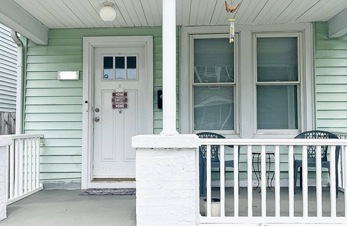 Olde Huntersville House | Charming 3-bedroom house with WiFi and AC in Norfolk